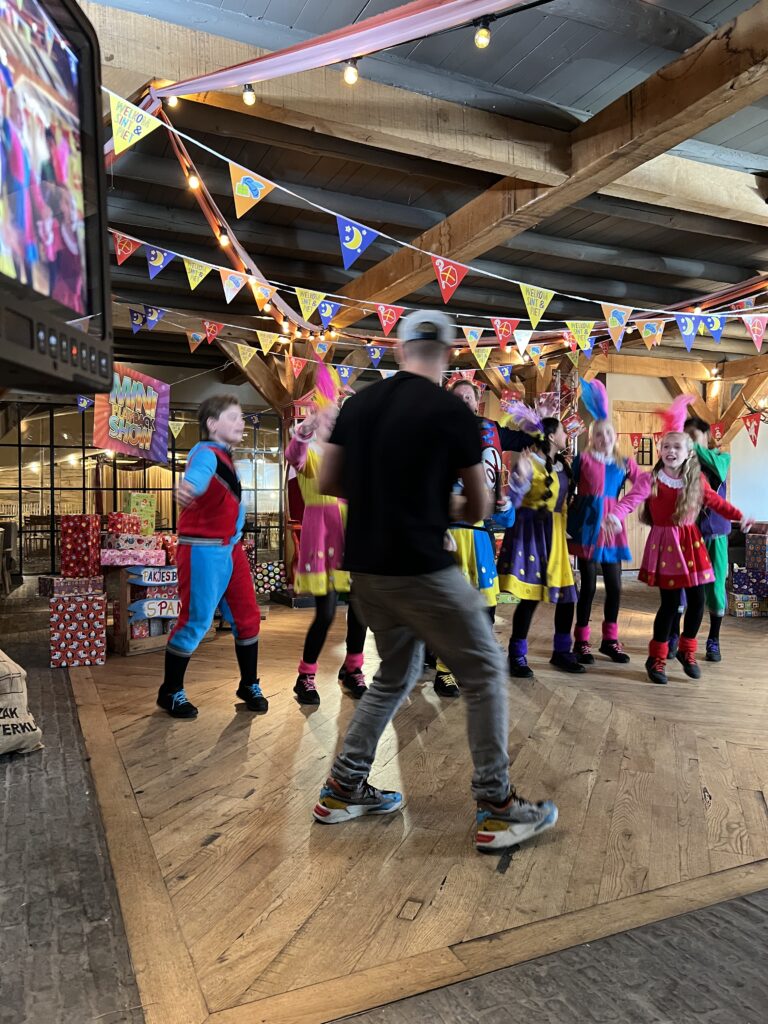 Clip opname Met Z'n Allen van Henny Huisman en de Pietenkidz!